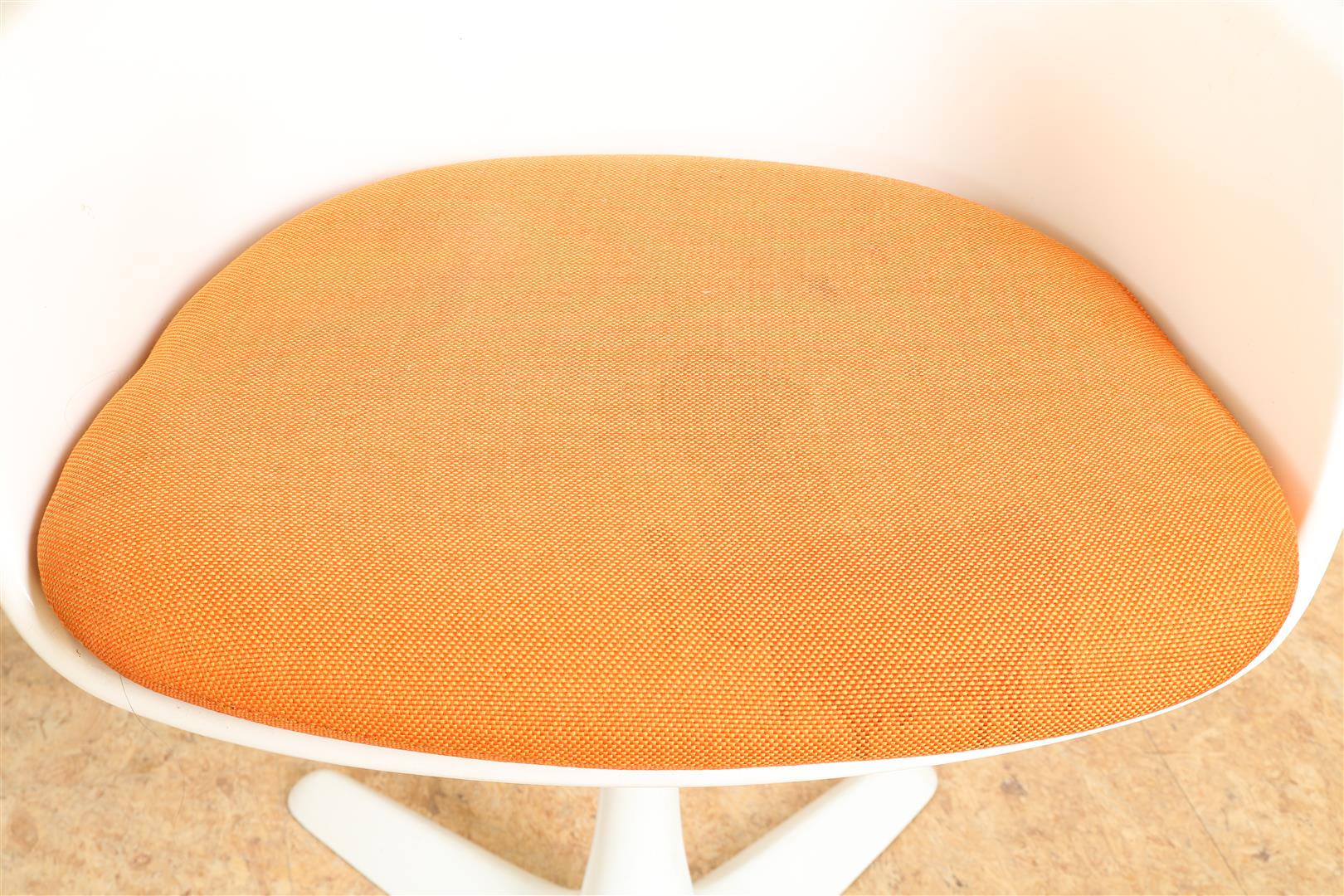 Series of 6 plastic Space Age design chairs with orange seat (user stains), marked Arkana and a - Image 4 of 9