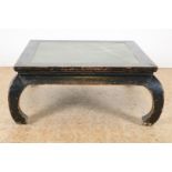 Black-painted elm wood opium table on curved legs and natural stone top, China Qing Dynasty (1644-