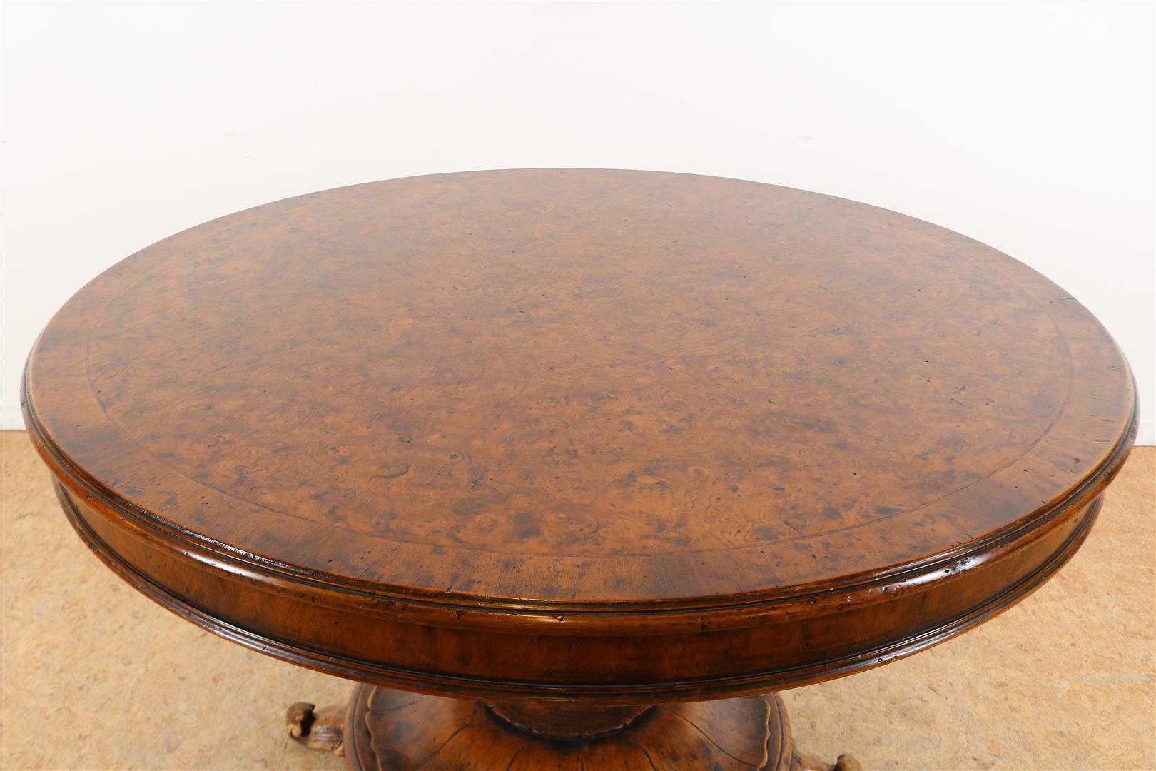 Walnut veneered Biedermeier-style table on column leg ending in round plateau and 2 plinth - Image 2 of 6