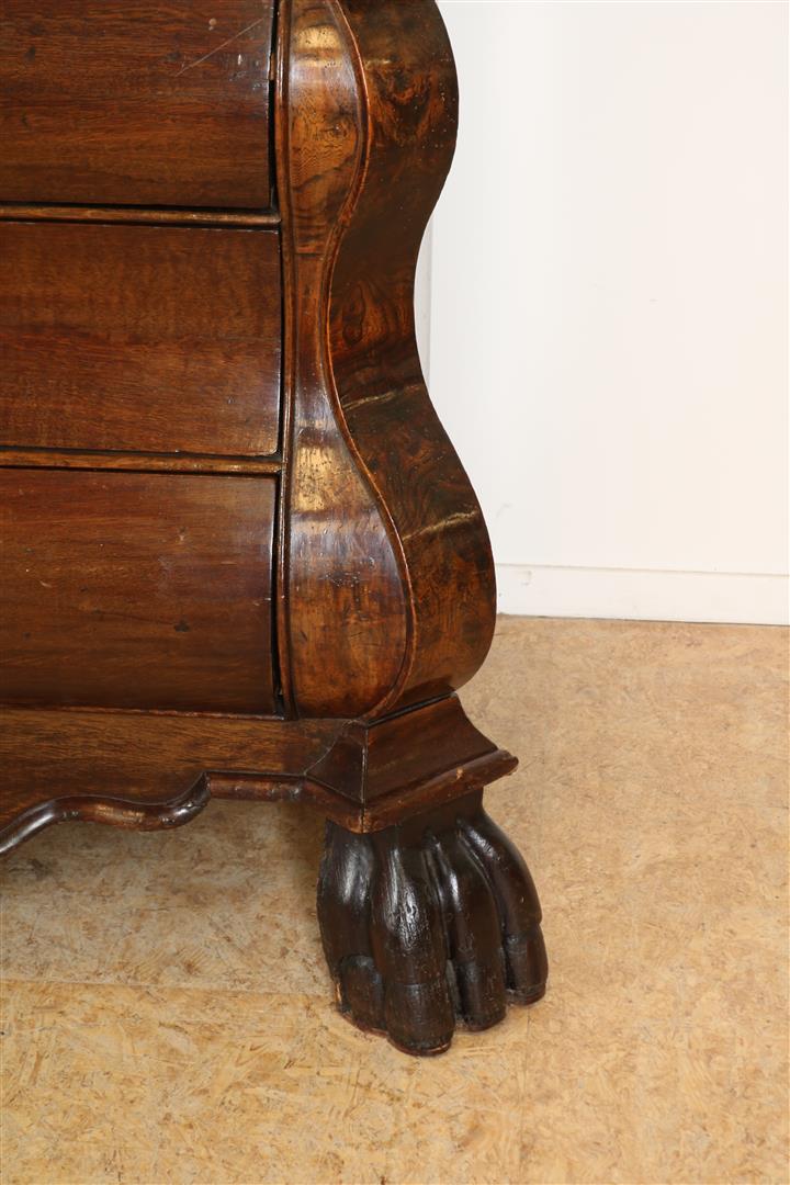 Oak Louis XV cabinet with contoured hood with carved crest, 2 panel doors on 3 curved drawers - Image 5 of 6