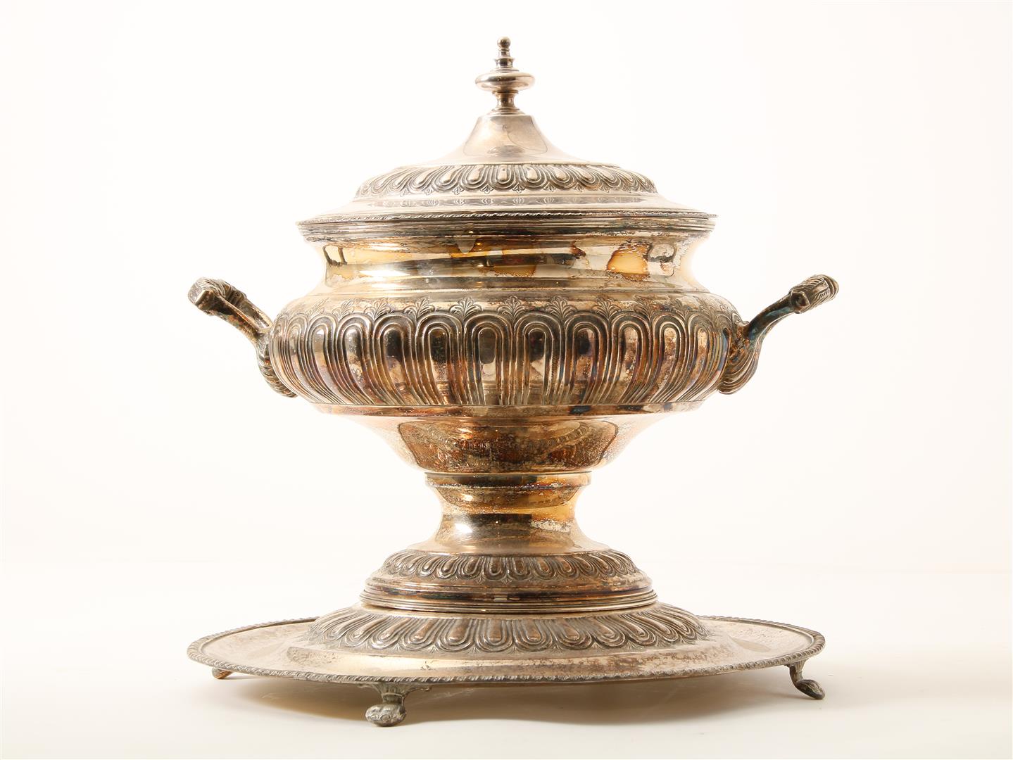 Silver-plated table piece with terrine lid on saucer with hammered grunting pattern, marked - Image 2 of 4