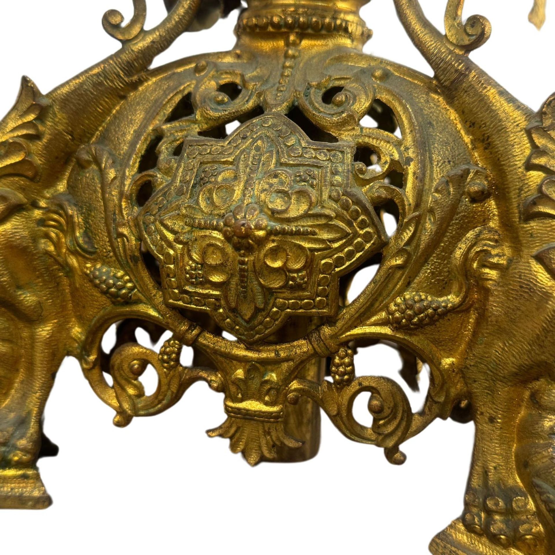 Finely chiseled and gilded bronze candelabrum - Image 5 of 10