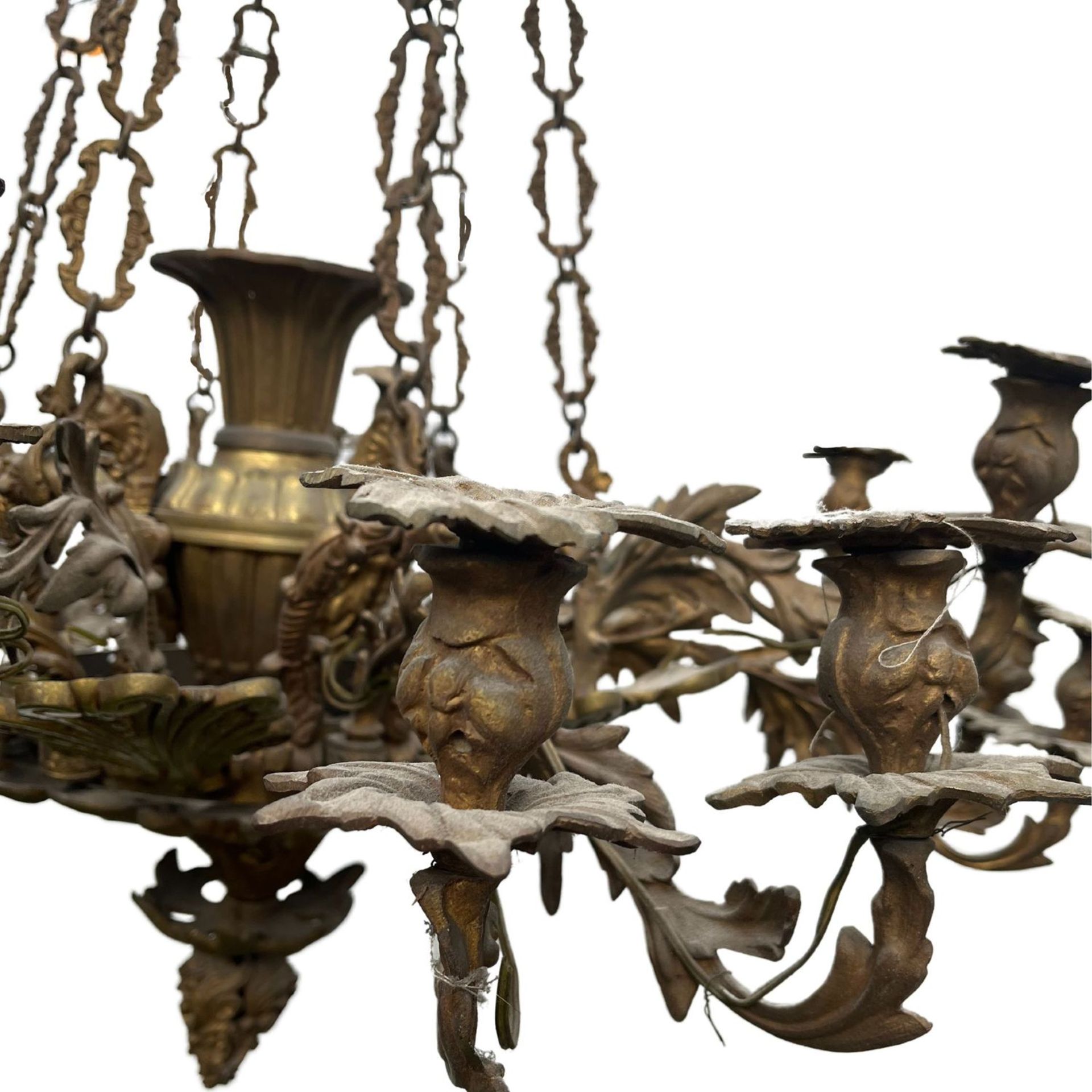 Important finely chiseled gilt bronze chandelier - Image 2 of 4