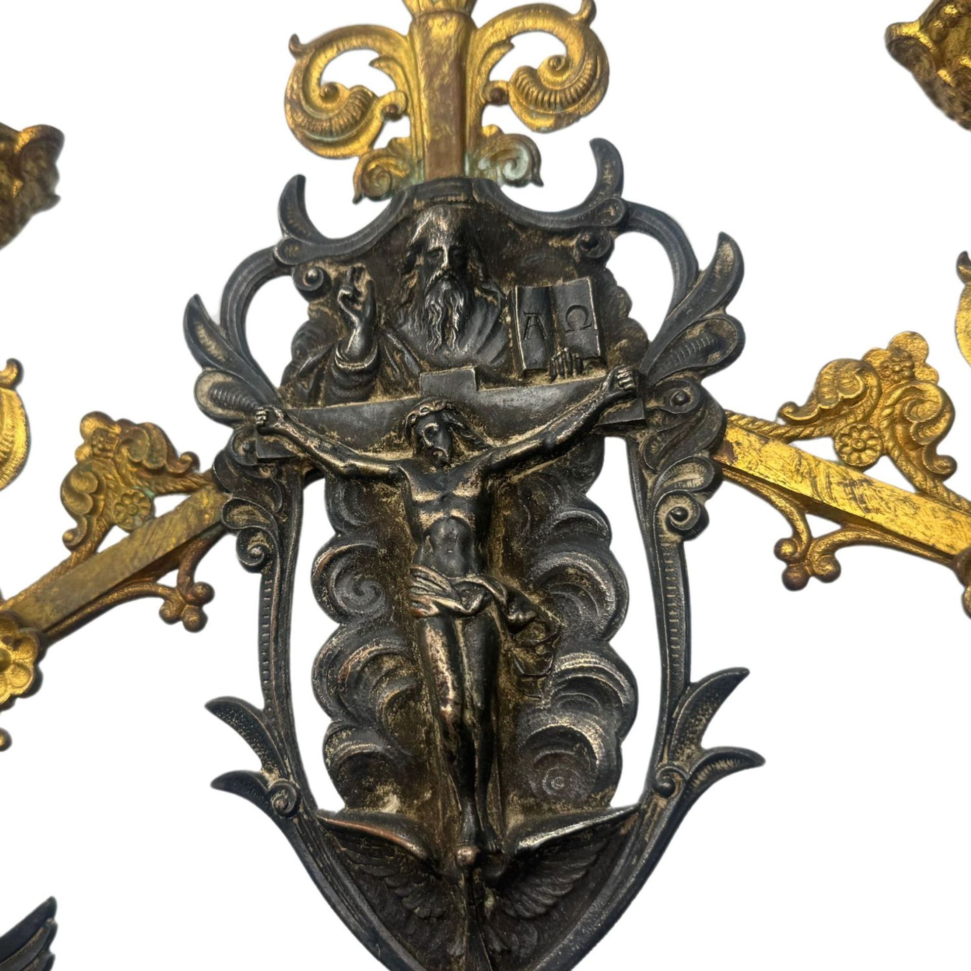 Finely chiseled and gilded bronze candelabrum - Image 7 of 10