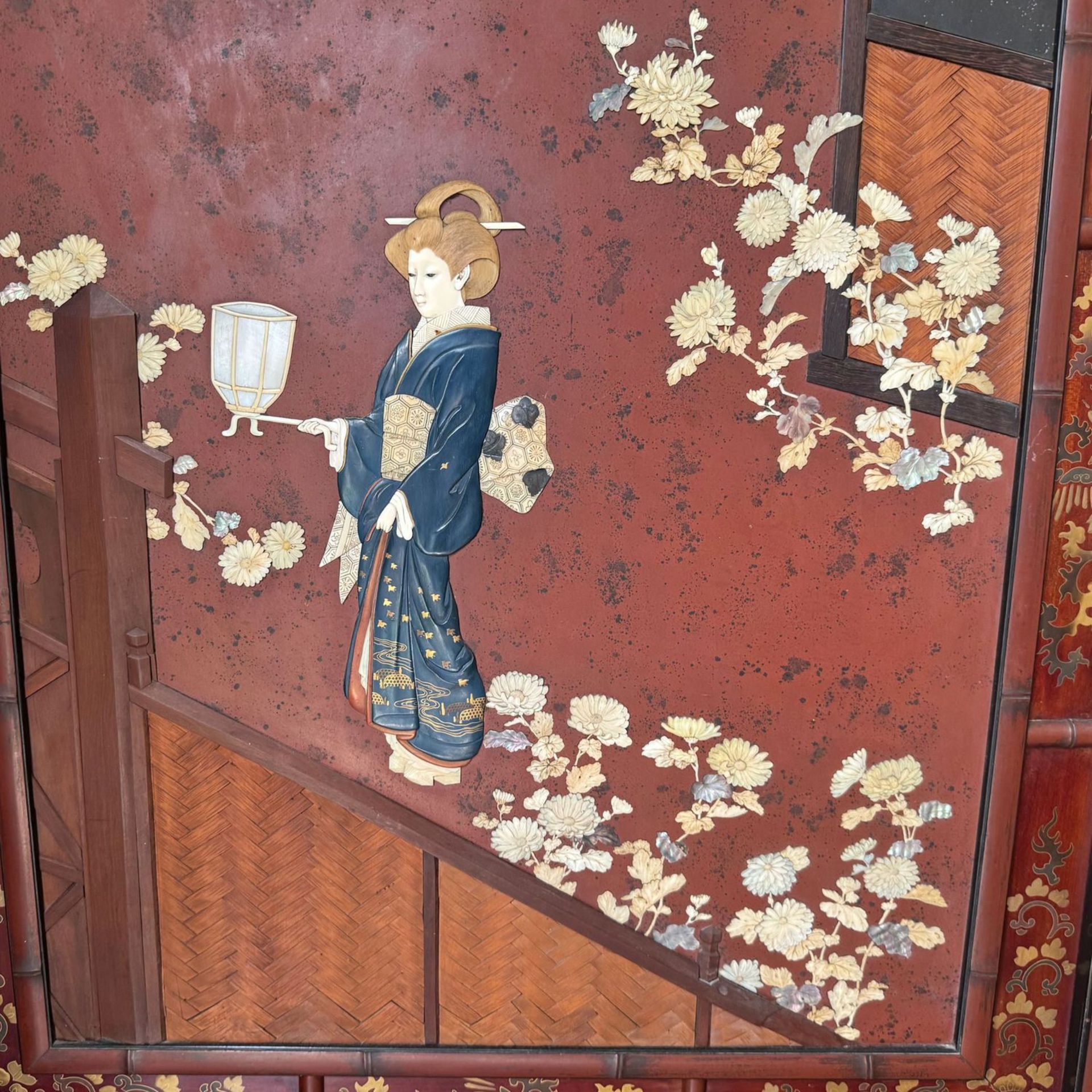 Double-wing lacquered wooden screen - Image 9 of 23