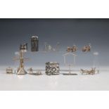 Lodereindoosje, zwavelstokdoosje en collectie miniaturen, 19e en 20e eeuw,