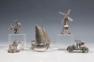 Vijf diverse miniaturen, o.a, miniatuur Opel Coupe 1909,