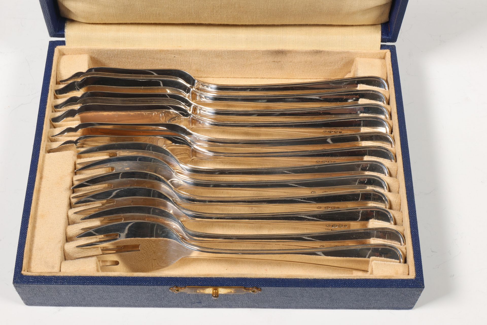 Set van zes viscouverts en twaalf messenleggers, 30er jaren,