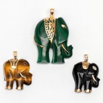 Drie 14 kt. gouden hangers in de vorm van een olifant.