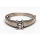 14 kt. Witgouden solitair ring met scharnier,