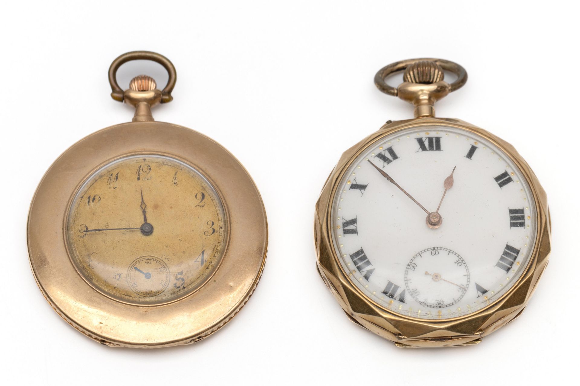 Twee 14 kt. gouden remontoir horloges.