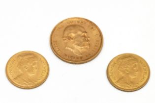 Drie gouden munten.