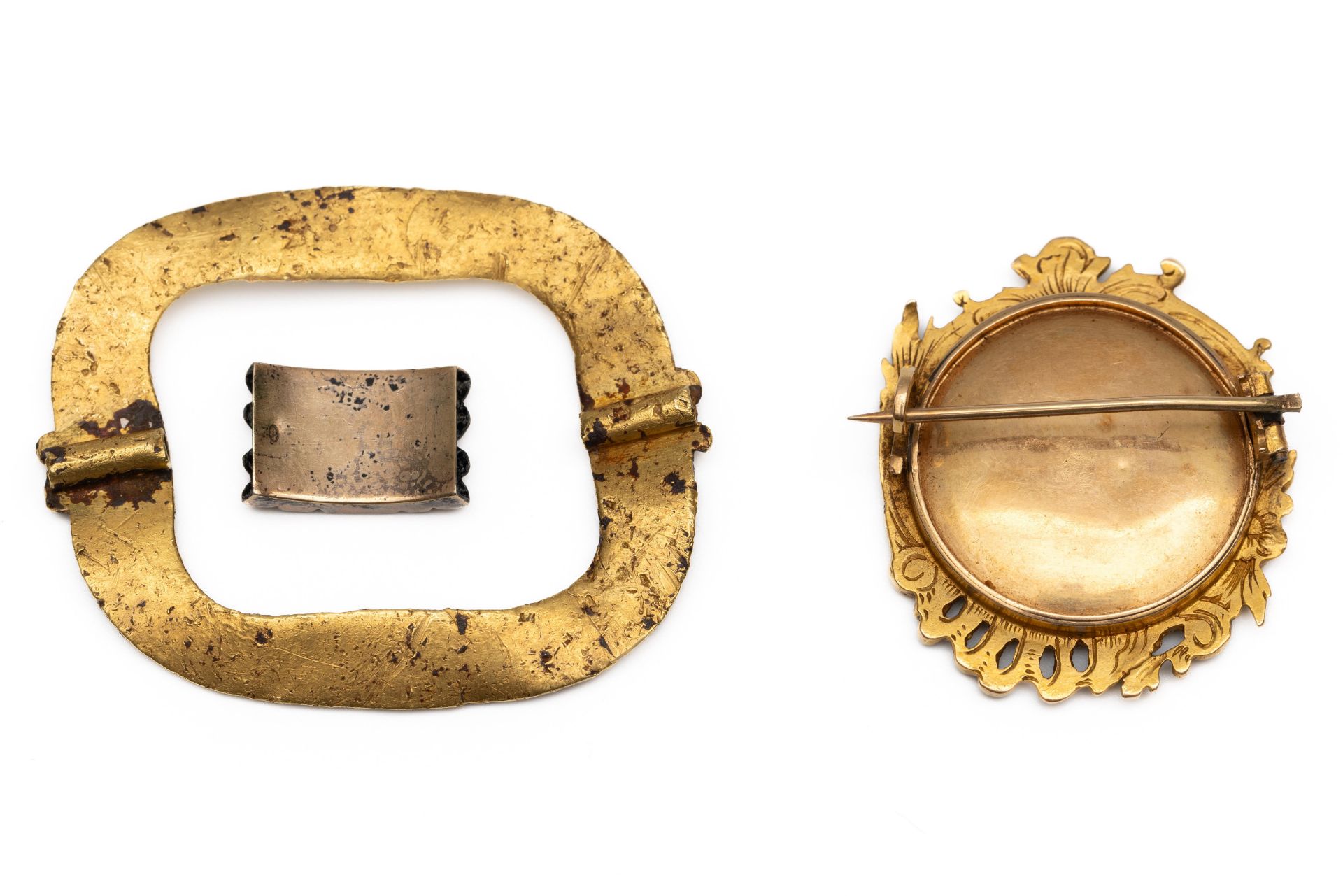 Frankrijk, 18 kt. gouden broche, vermoedelijk rococo. - Image 2 of 2
