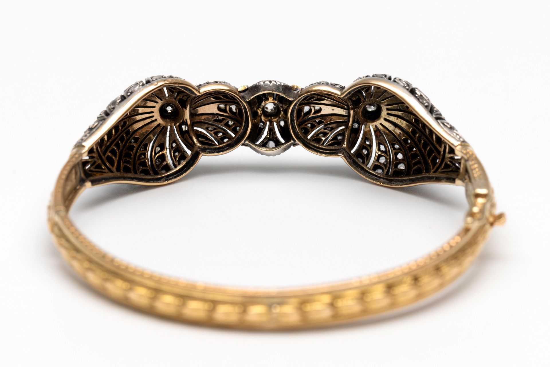 Portugal, 18 kt. (800/000) gouden met zilveren stijve armband. - Image 3 of 3
