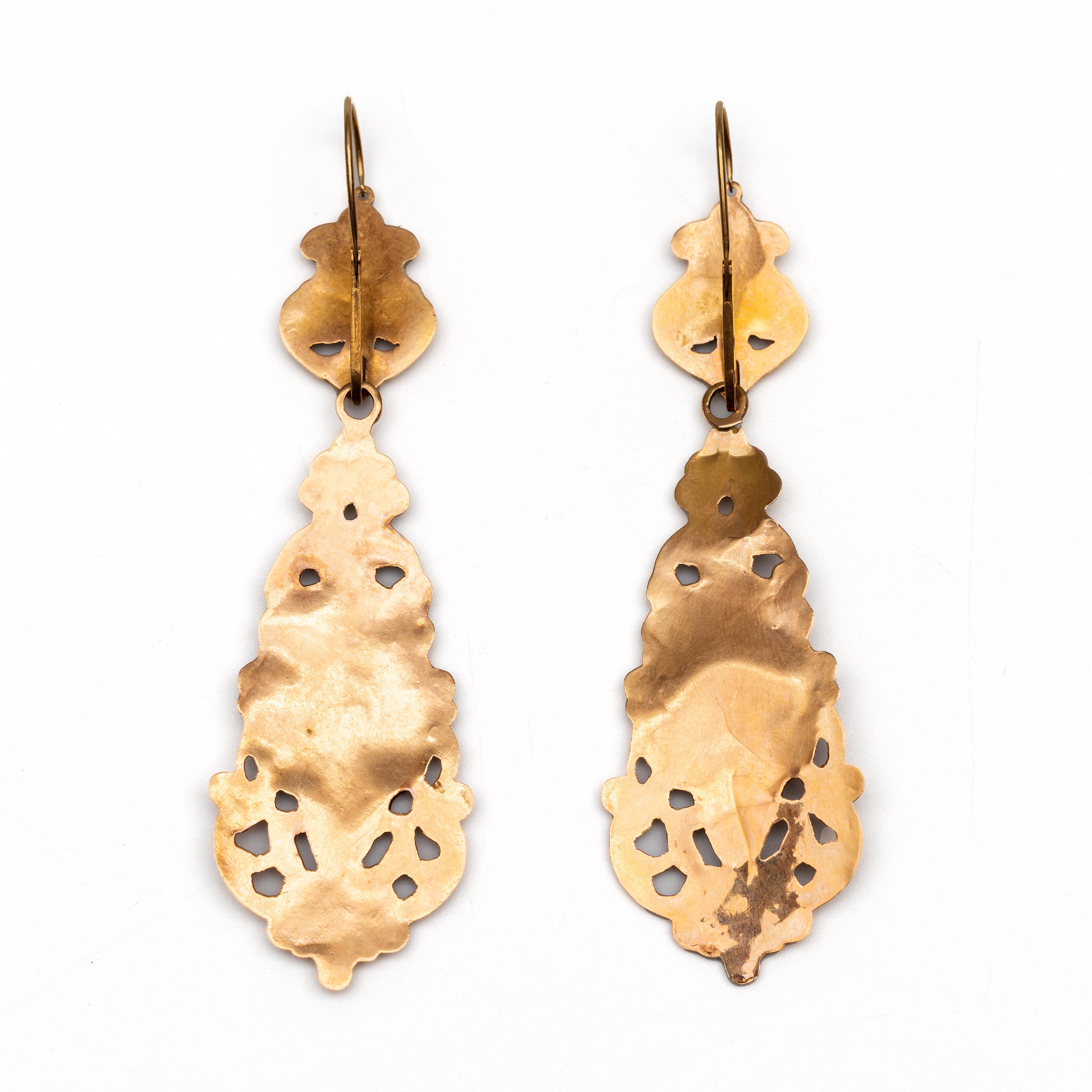 Gouden repoussé oorhangers, 19e eeuw. - Image 4 of 4