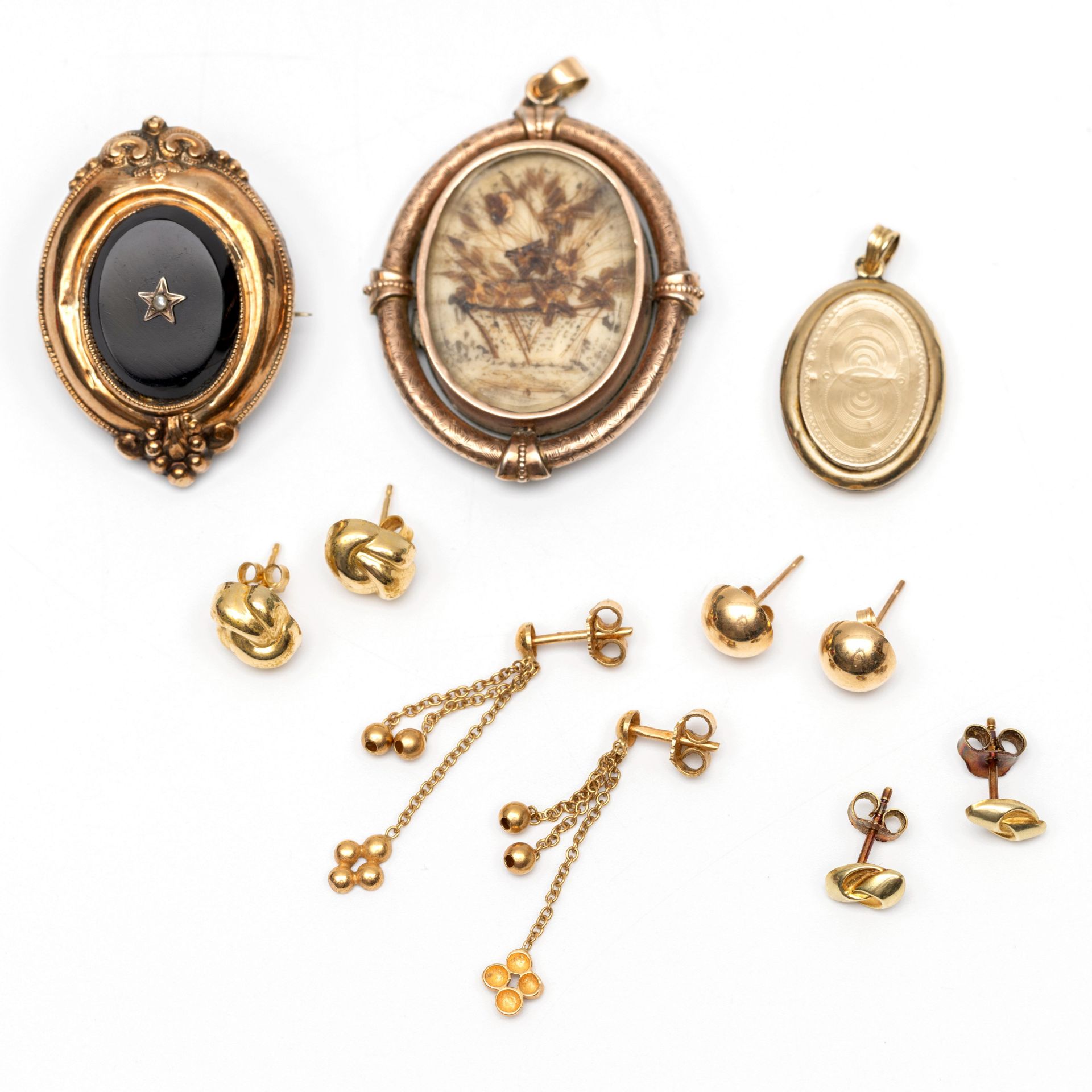 Een collectie diverse sieraden.
