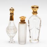 Drie kristallen parfumflacons, 19e eeuw.
