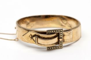 Beneden wettelijk gehalte gouden stijve armband, 19e eeuw.