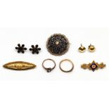 Een collectie diverse gouden sieraden,