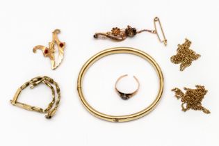 Een collectie defecte gouden sieraden.