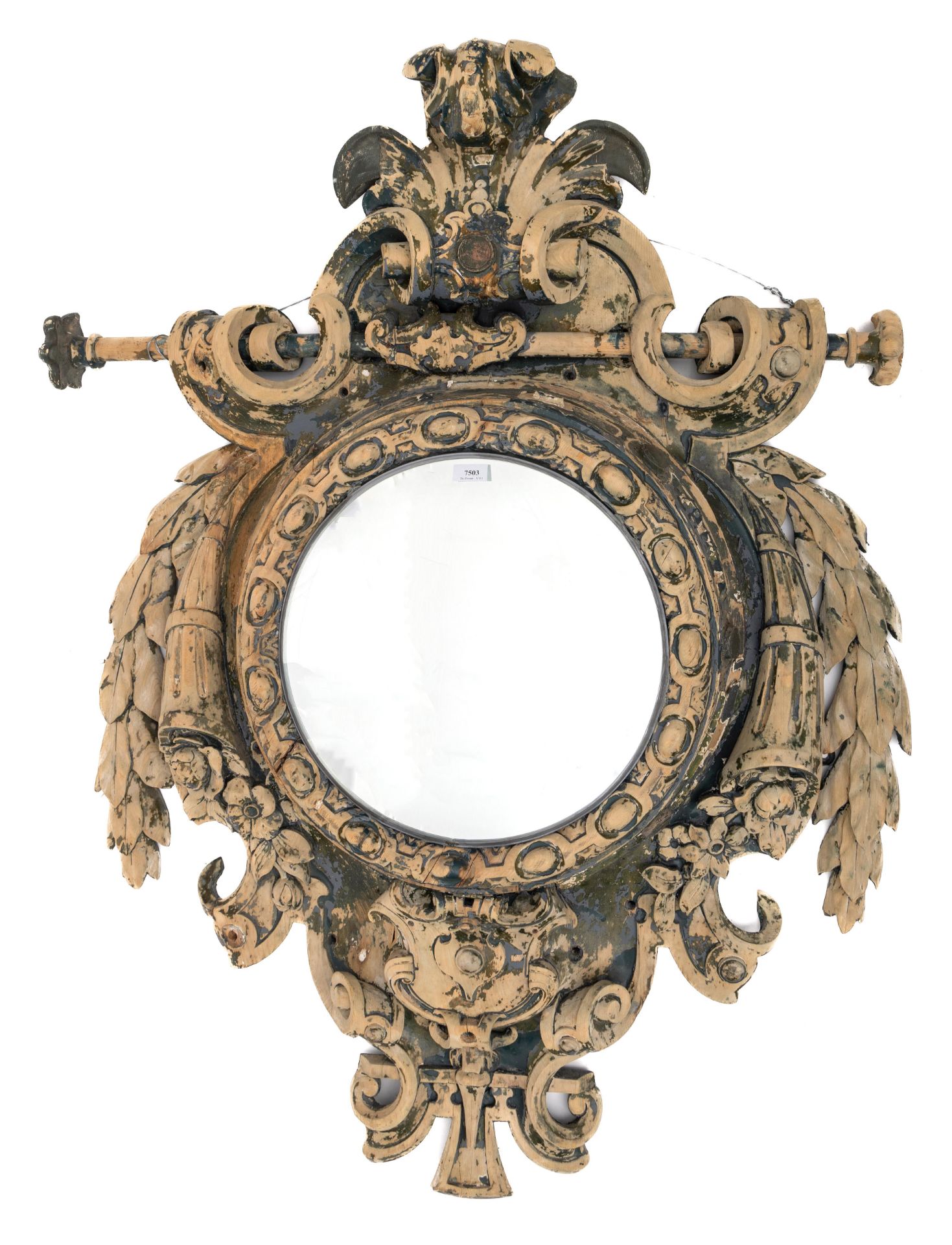 Convex spiegel in rijk gestoken grenenhouten lijst, 19e eeuw,