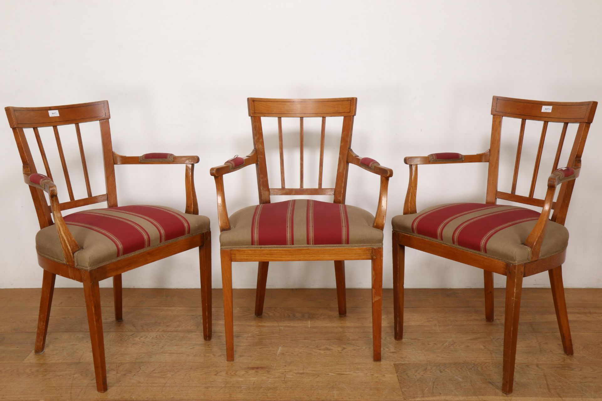 Set van drie iepenhouten stoelen, set van drie -fauteuils en één -fauteuil, Louis XVI, ca. 1800, - Bild 4 aus 4