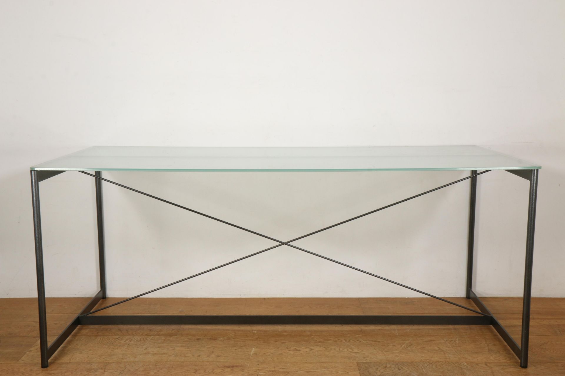 Paolo Pallucco, Italië, gezandstraalde stalen 'L6' tafel, ontwerp 1980,
