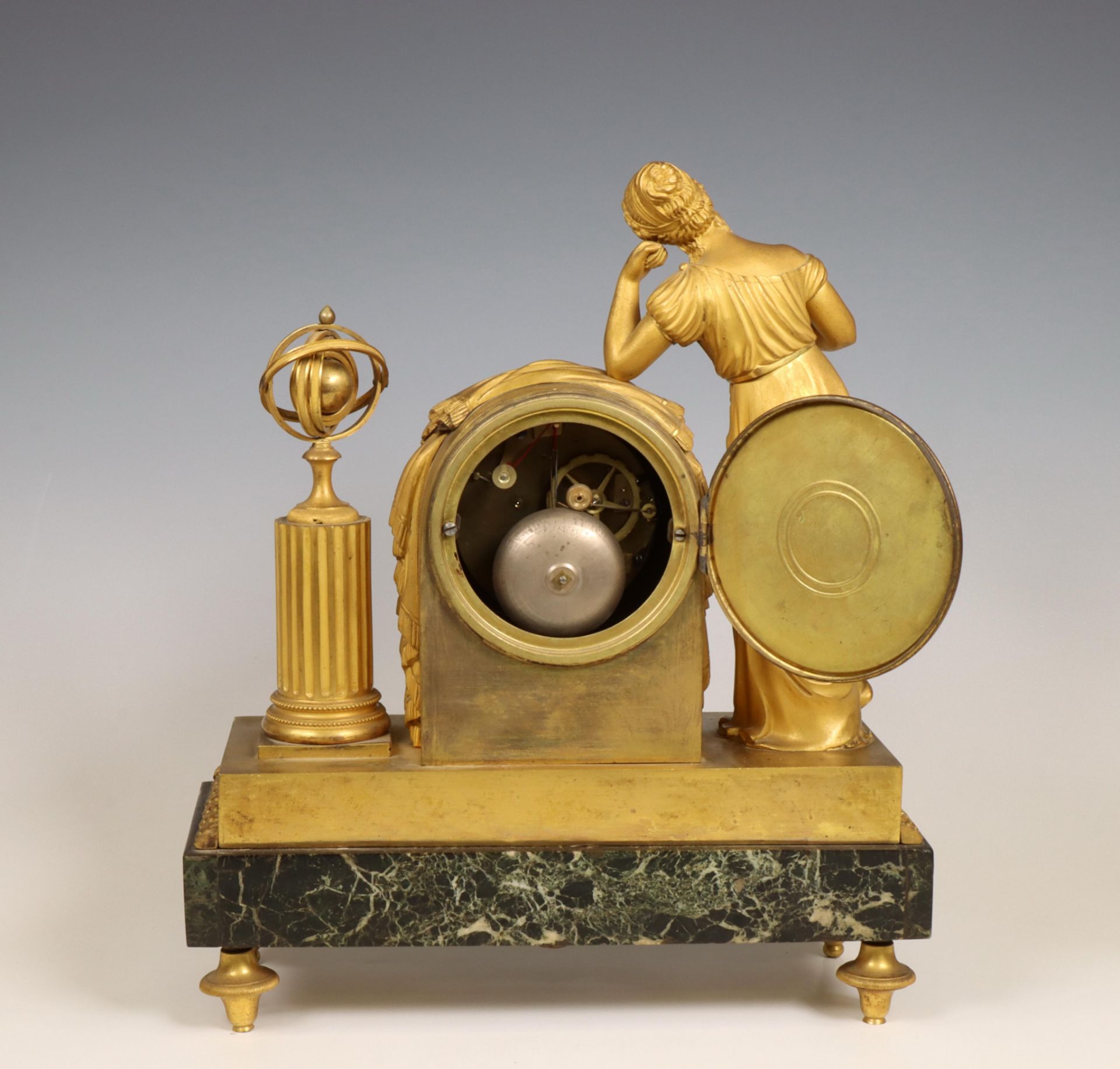 Frankrijk, vuurvergulde bronzen pendule, 'Astronomie', adres: Bergmiller á Paris, ca. 1810; - Image 3 of 6