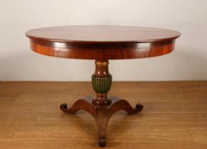 Mahoniehouten ronde coulissetafel.