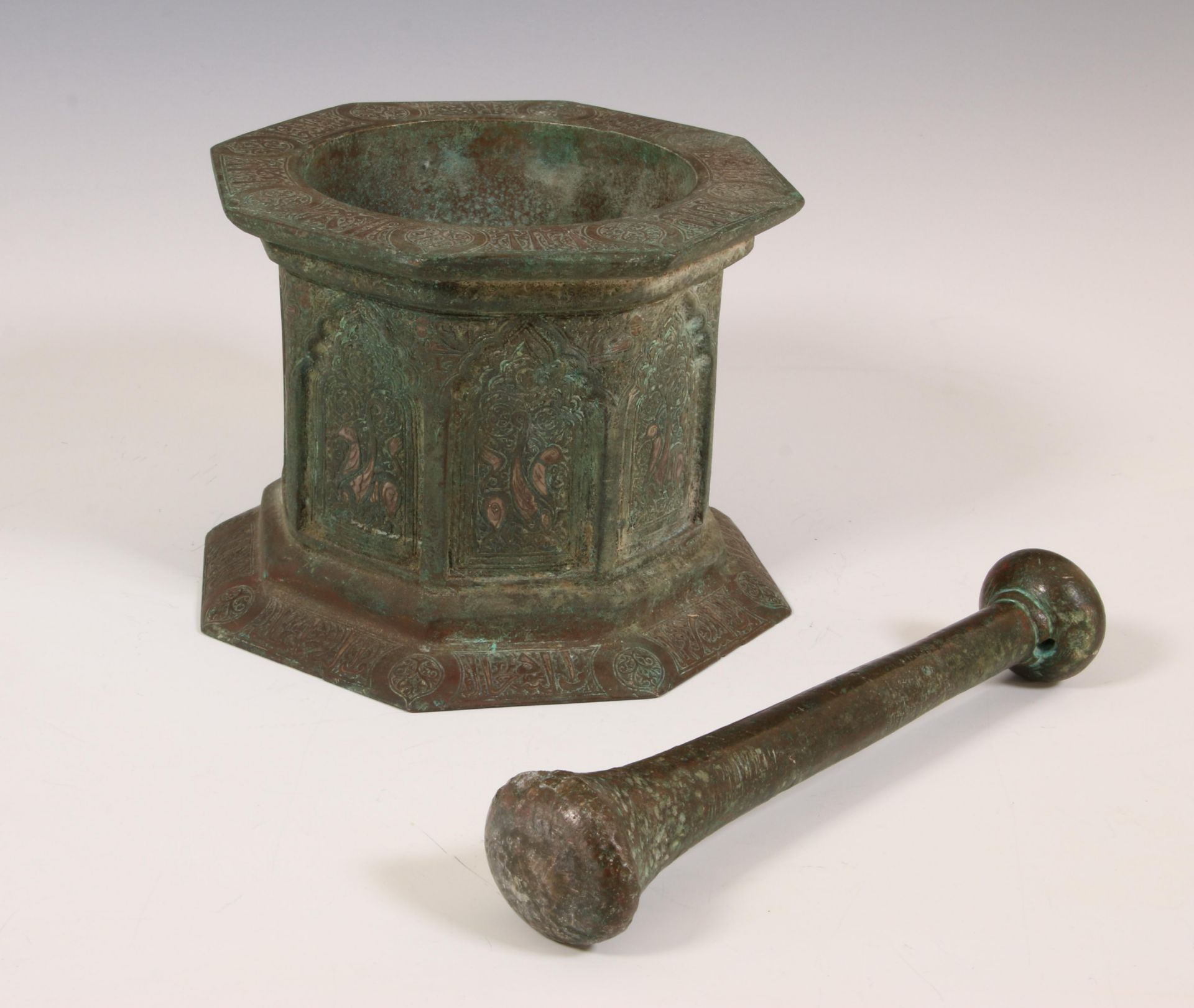 Iran, a bronze antique mortar and pestle in Khorassan style, 19th century - Image 3 of 3