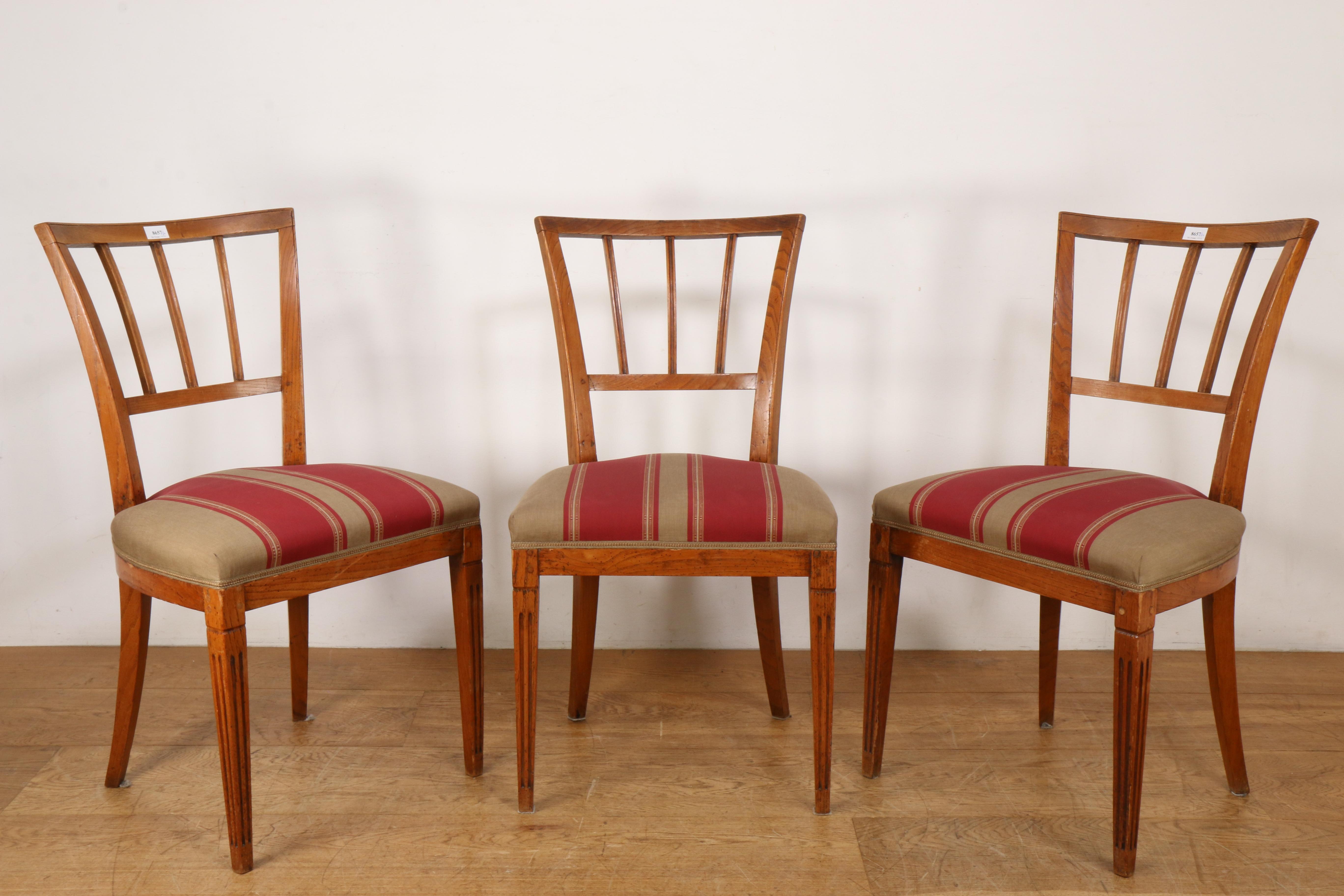 Set van drie iepenhouten stoelen, set van drie -fauteuils en één -fauteuil, Louis XVI, ca. 1800,