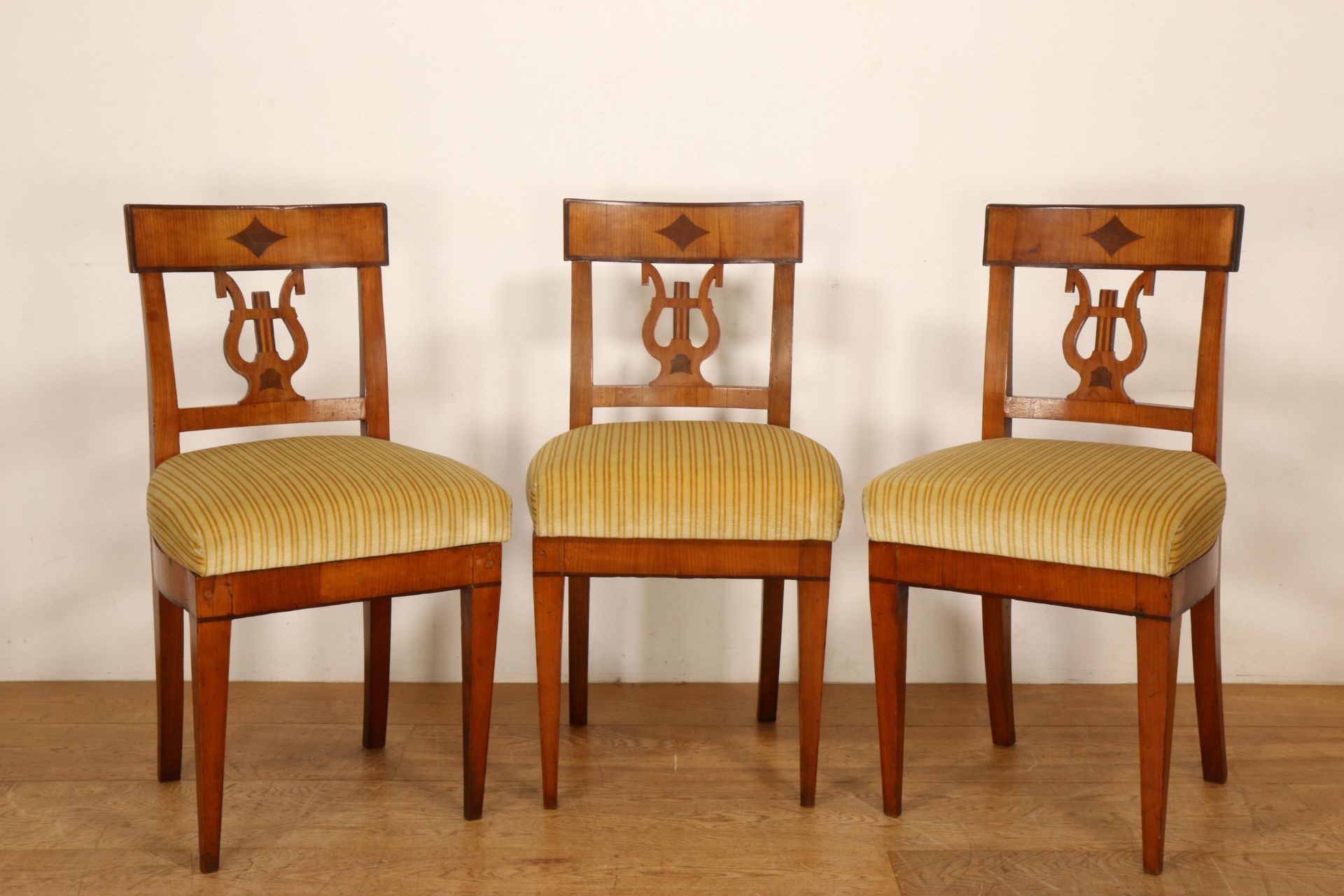Zweden (?), set van vijf naaldhouten stoelen, ca. 1800, - Bild 3 aus 3
