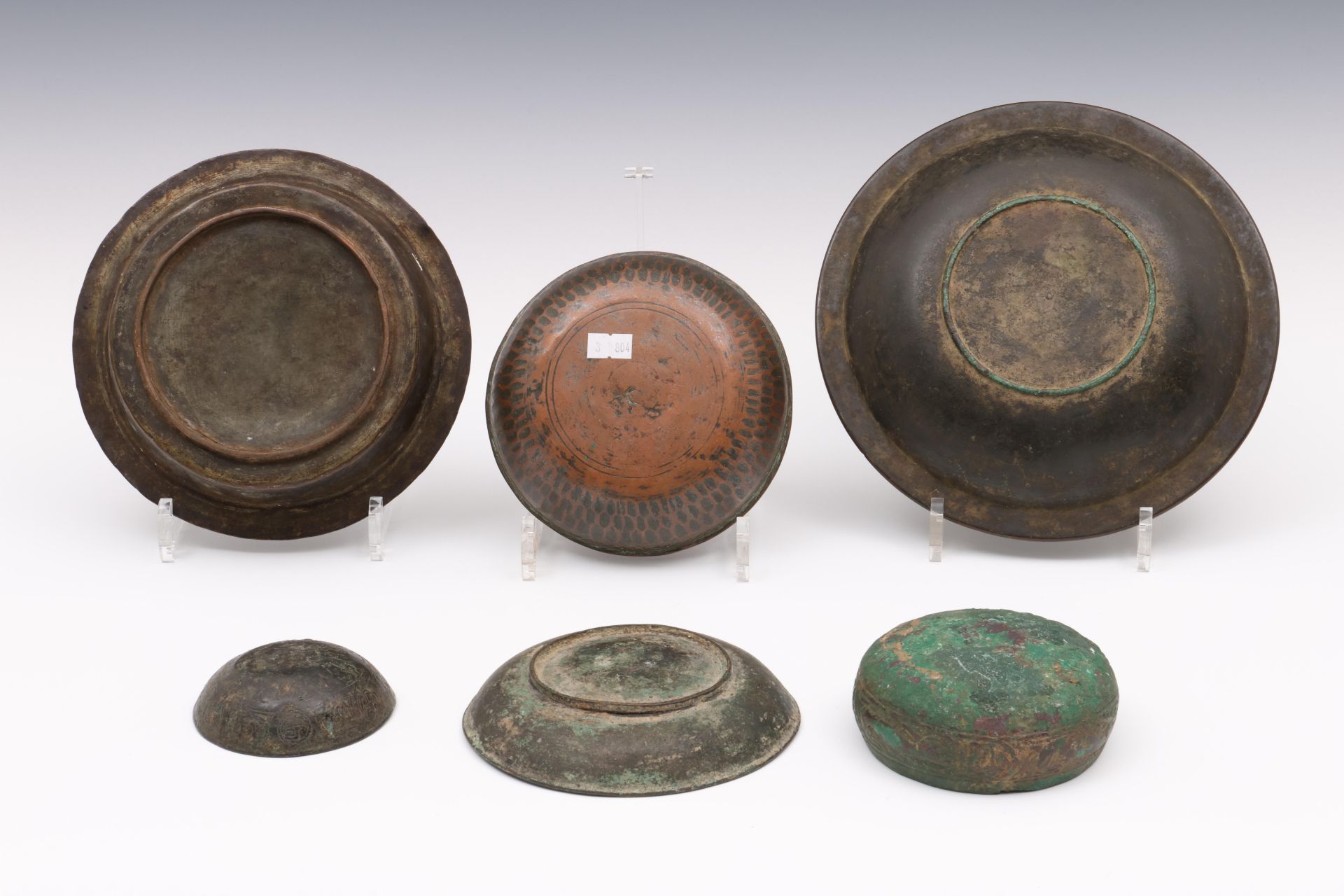 Six Persian and Ottoman bronze bowls, 11th - 17th century; - Bild 4 aus 5