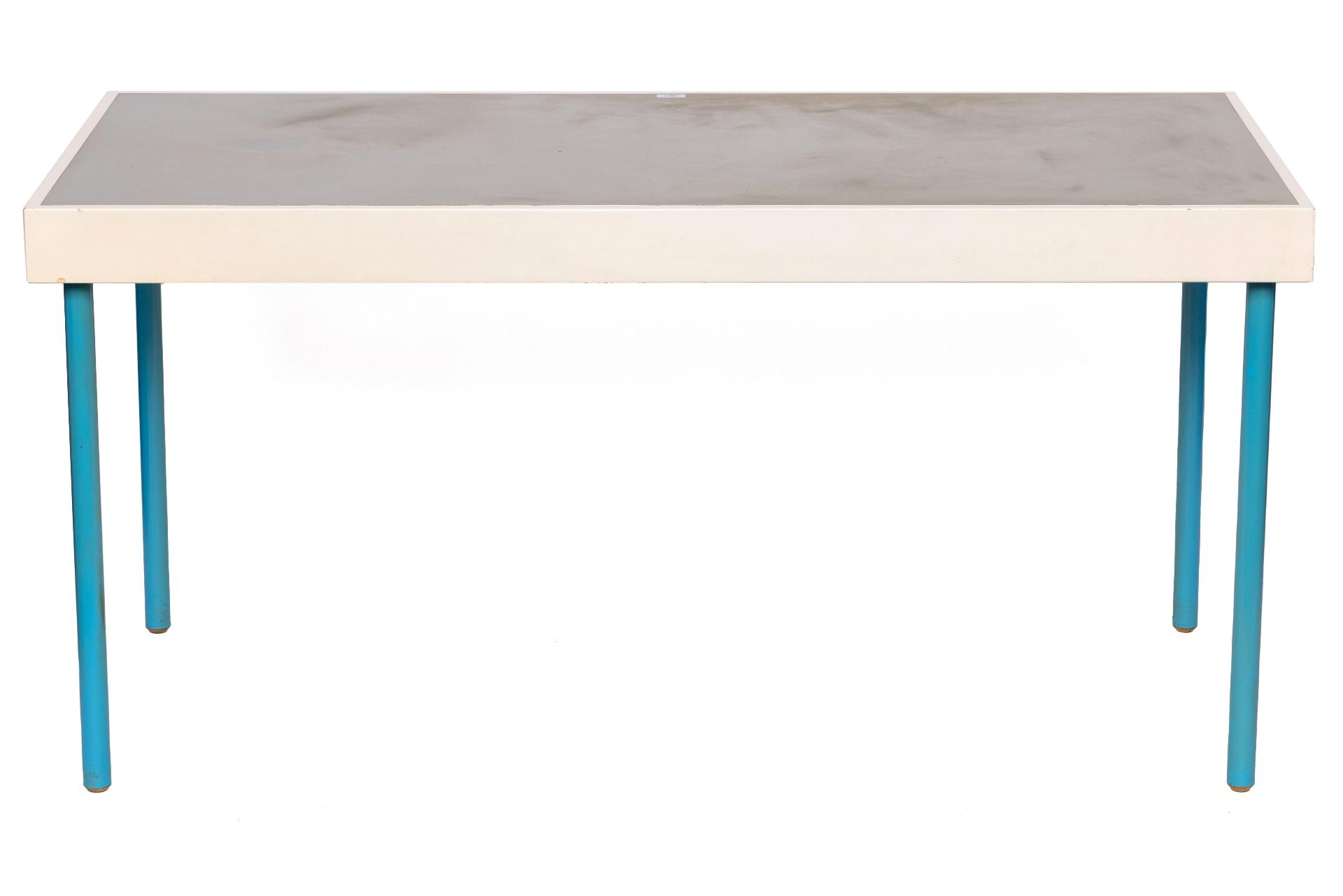 Jacobus Johannes Pieter Oud (1890-1963), wit gelakt houten tafel, ontwerp 1929,