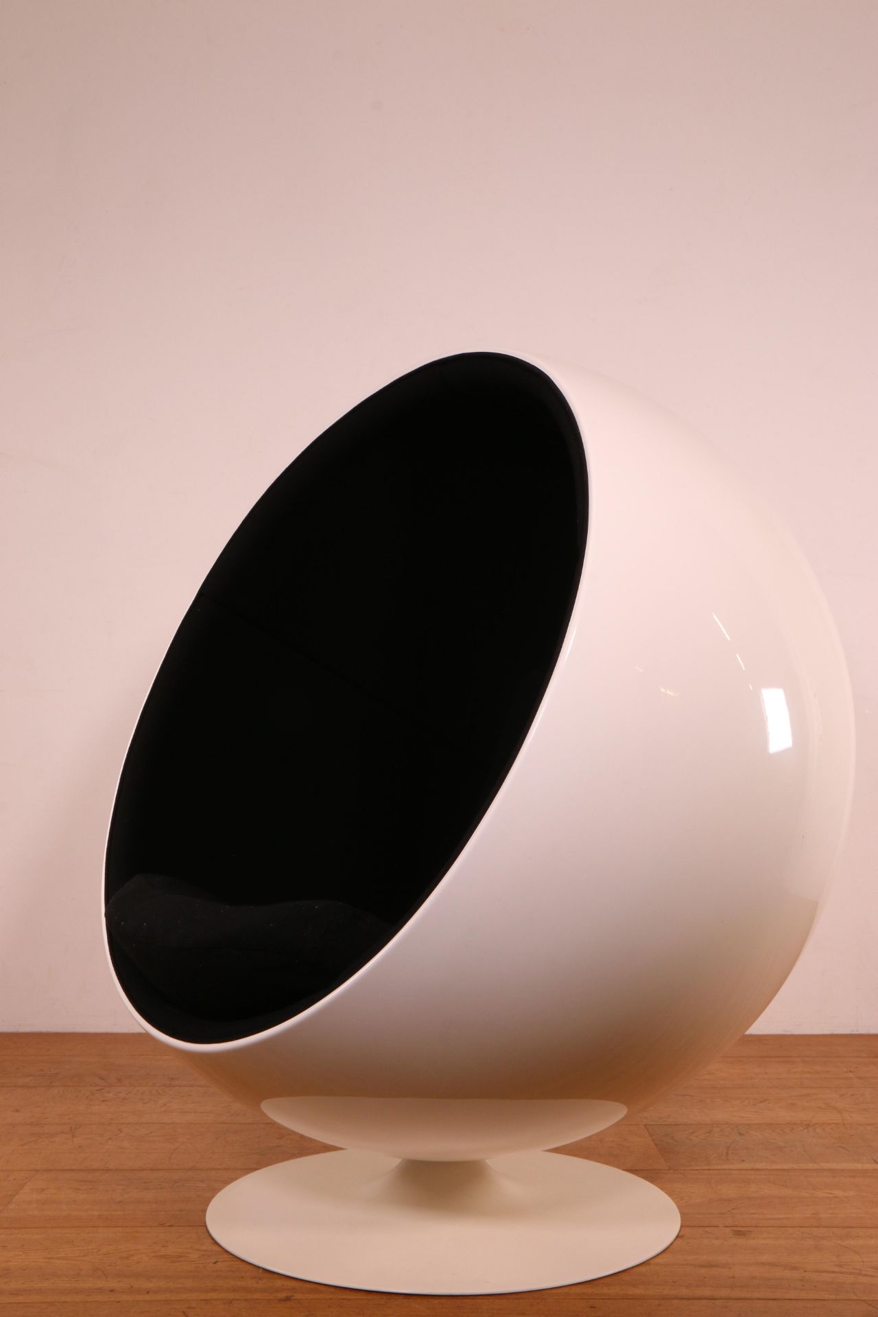 Eero Aarnio voor Adelta, Finland, 'Ball Chair', ontwerp 1963-1966. - Bild 4 aus 11