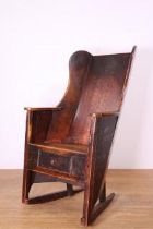 Welsh grenenhouten 'Lambing chair', 18e eeuw,
