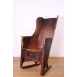 Welsh grenenhouten 'Lambing chair', 18e eeuw,