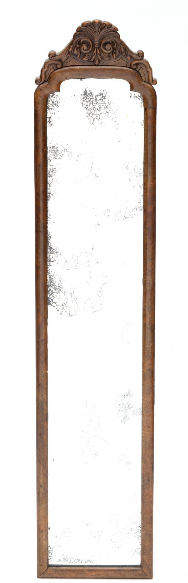 Kleine damspiegel in notenwortelhouten lijst in Queen Anne-stijl, 18e eeuw,