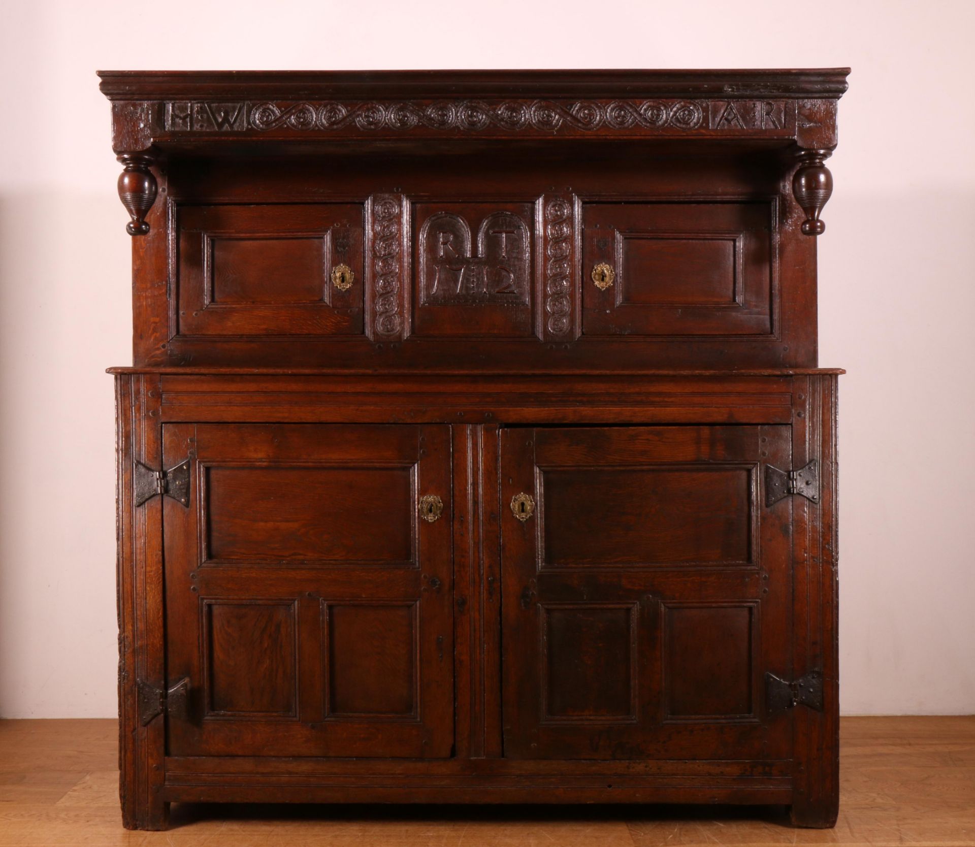 Engeland, eikenhouten buffet, 18e eeuw,