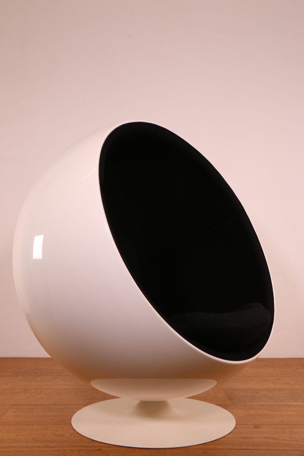 Eero Aarnio voor Adelta, Finland, 'Ball Chair', ontwerp 1963-1966. - Bild 2 aus 11