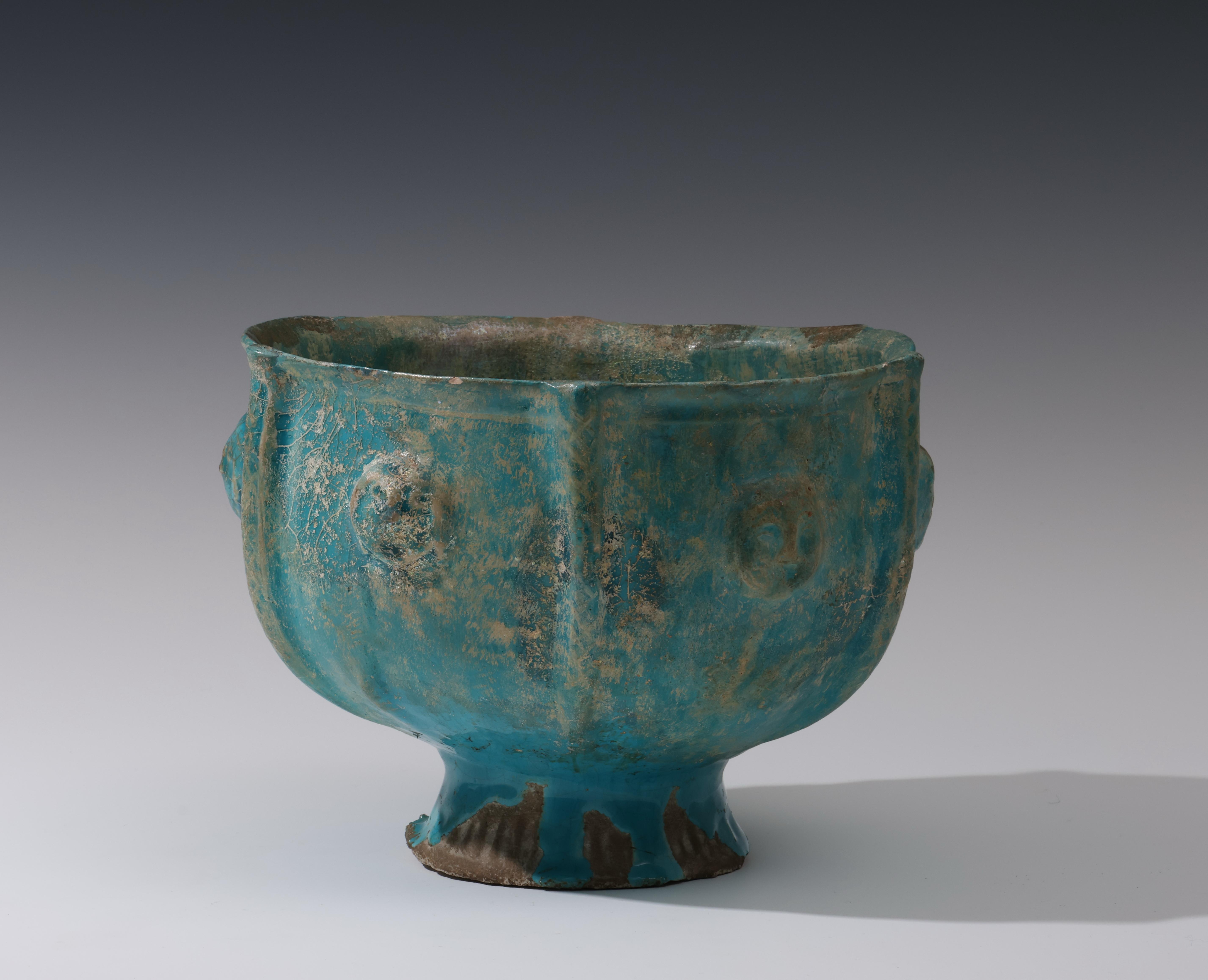 Persia, Seljuk, bowl, 12th century or later - Image 2 of 3
