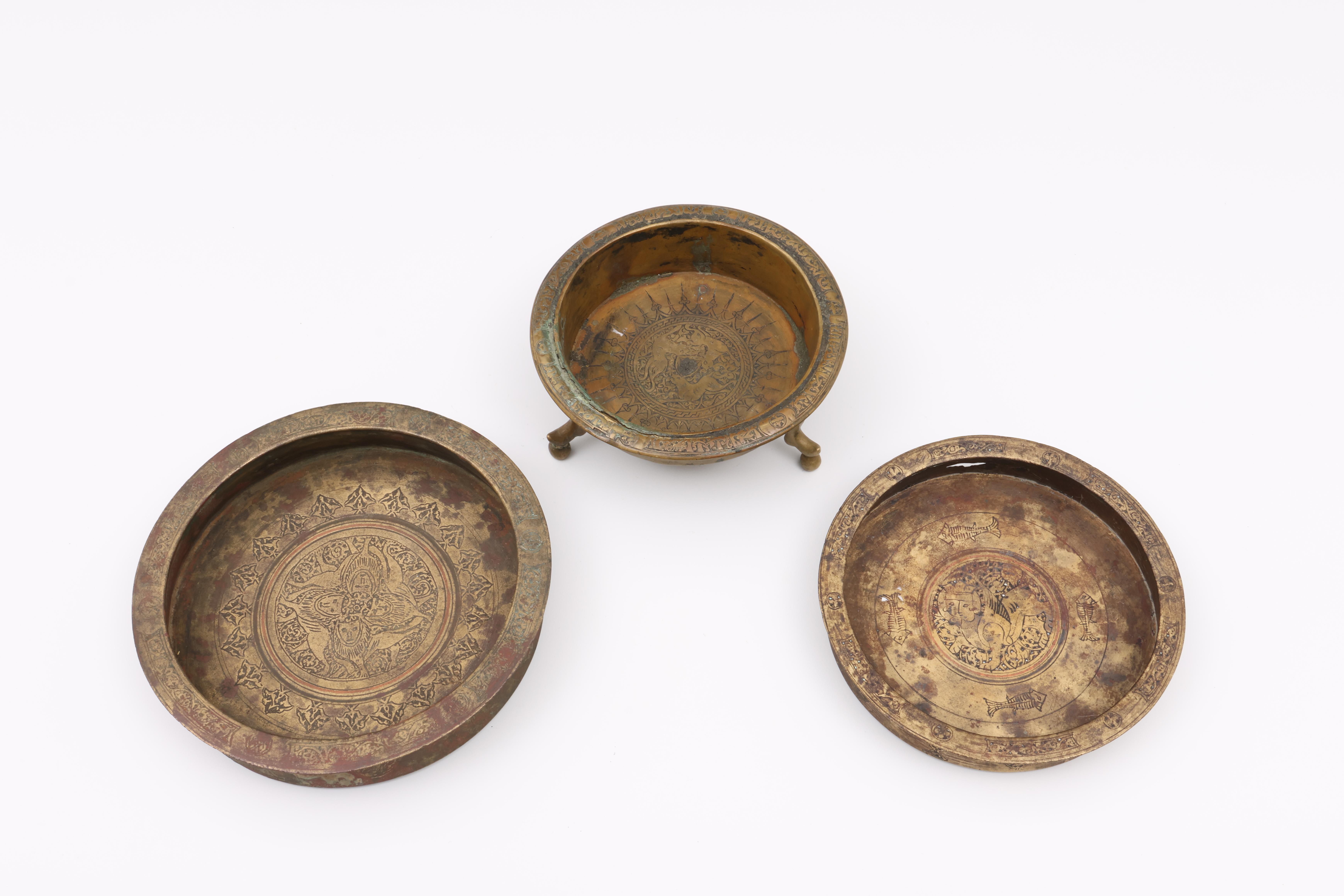 Near Eastern, Seljuk, three bronze dishes, 11th-13th century or later; - Bild 7 aus 7