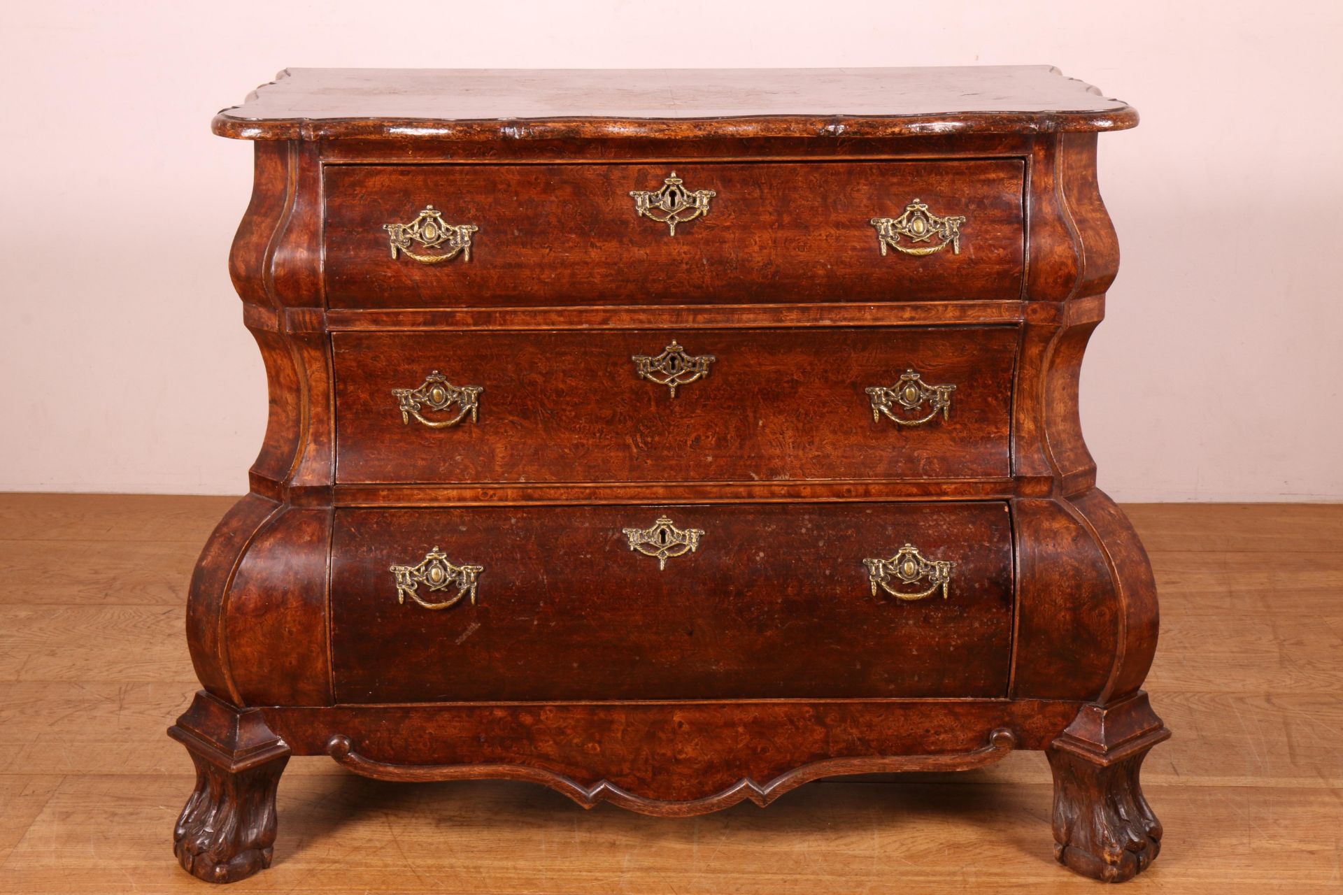 Noten- notenwortelhouten commode in Louis XV-stijl, 20e eeuw,