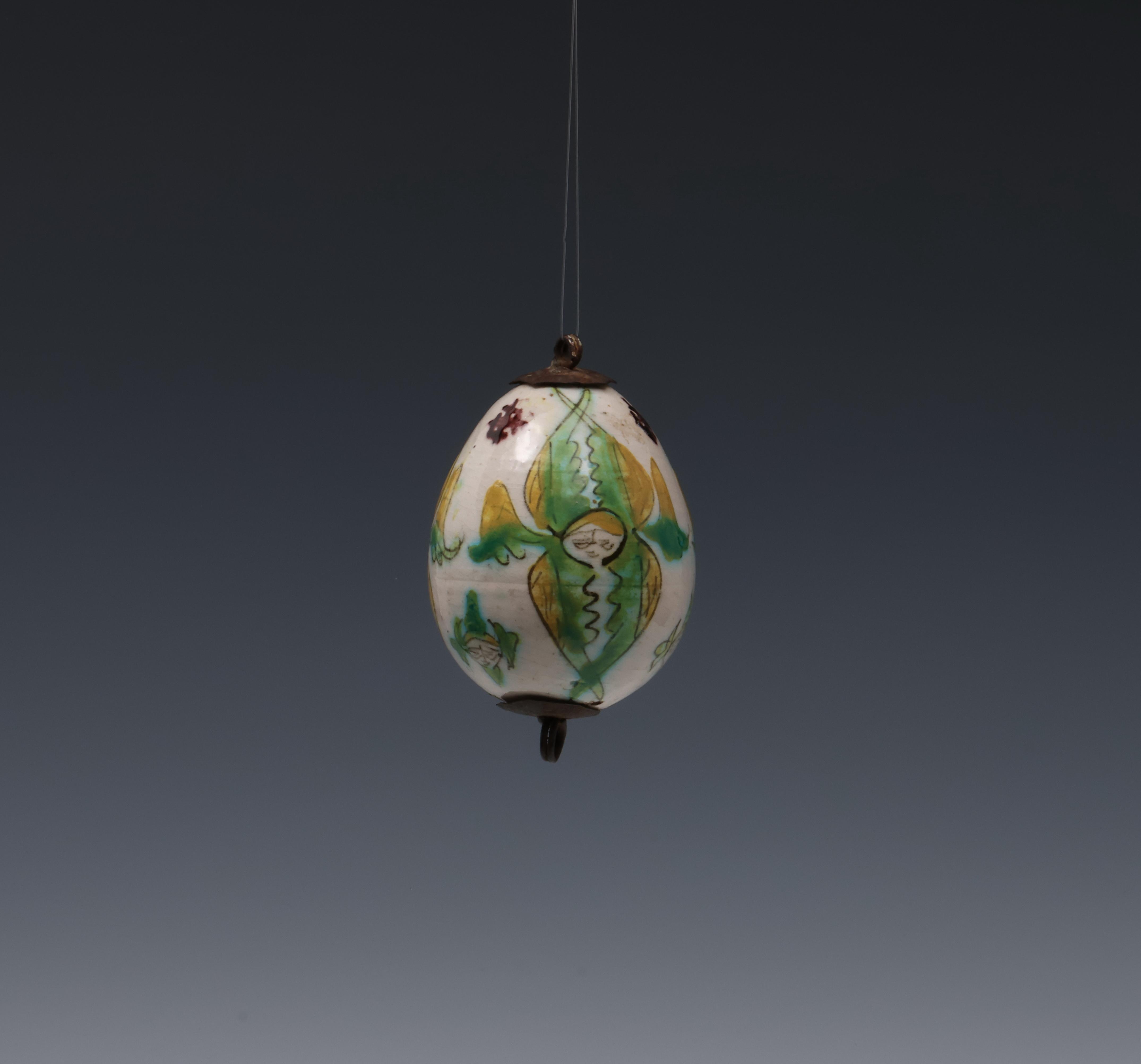 Ottoman Turkey Armenian, Kutahya ceramic egg, 18th-19th century - Image 2 of 3