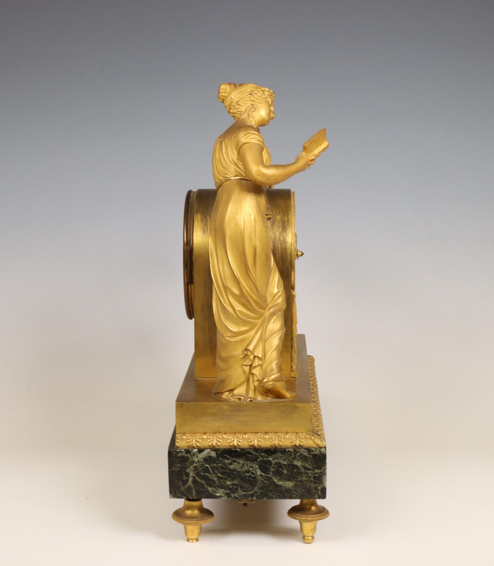 Frankrijk, vuurvergulde bronzen pendule, 'Astronomie', adres: Bergmiller á Paris, ca. 1810; - Image 4 of 6