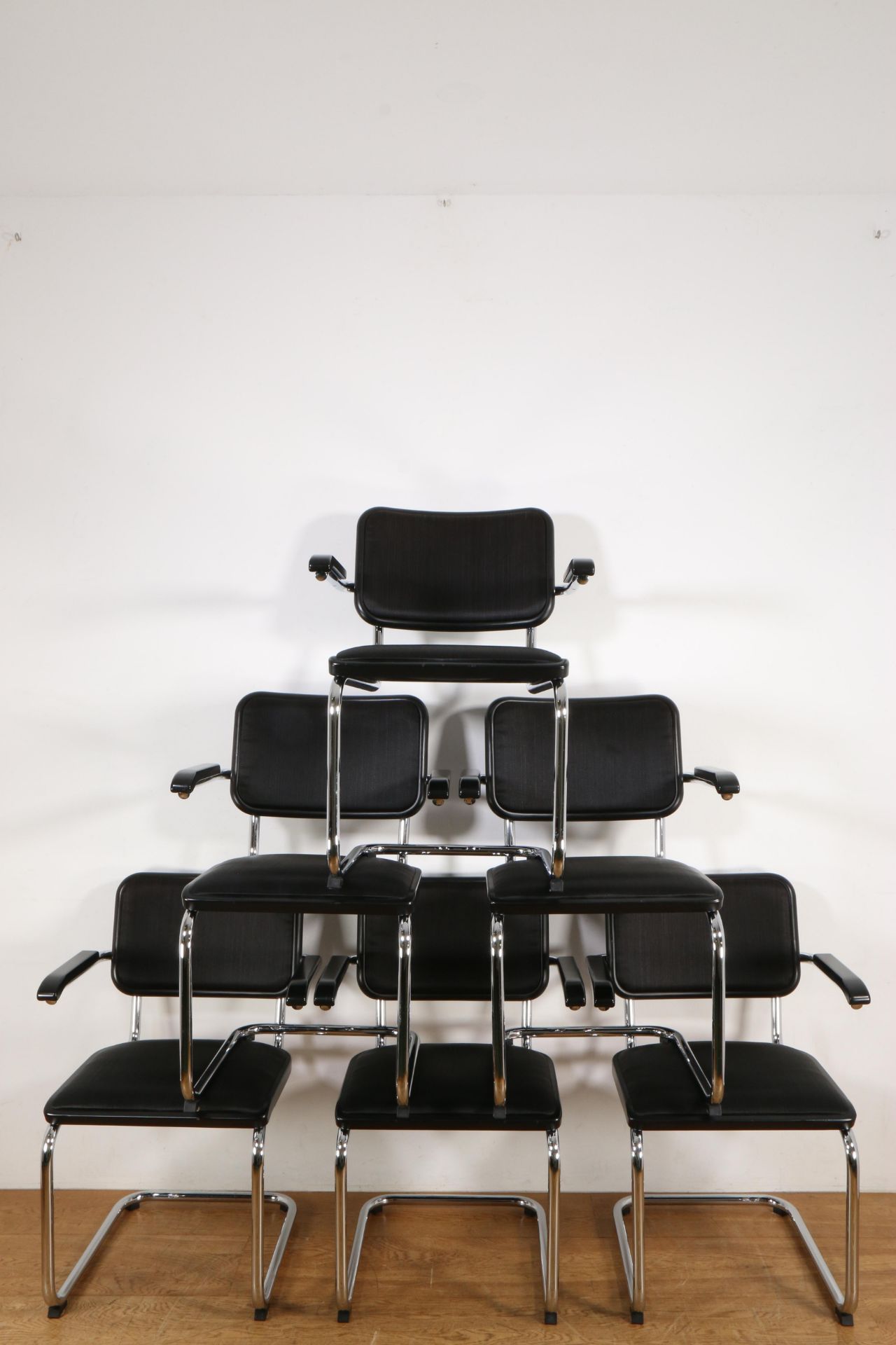 Martcel Breuer voor Thonet, set van zes verchroomd stalen 'B64' buizenfauteuils, ontwerp 1928,