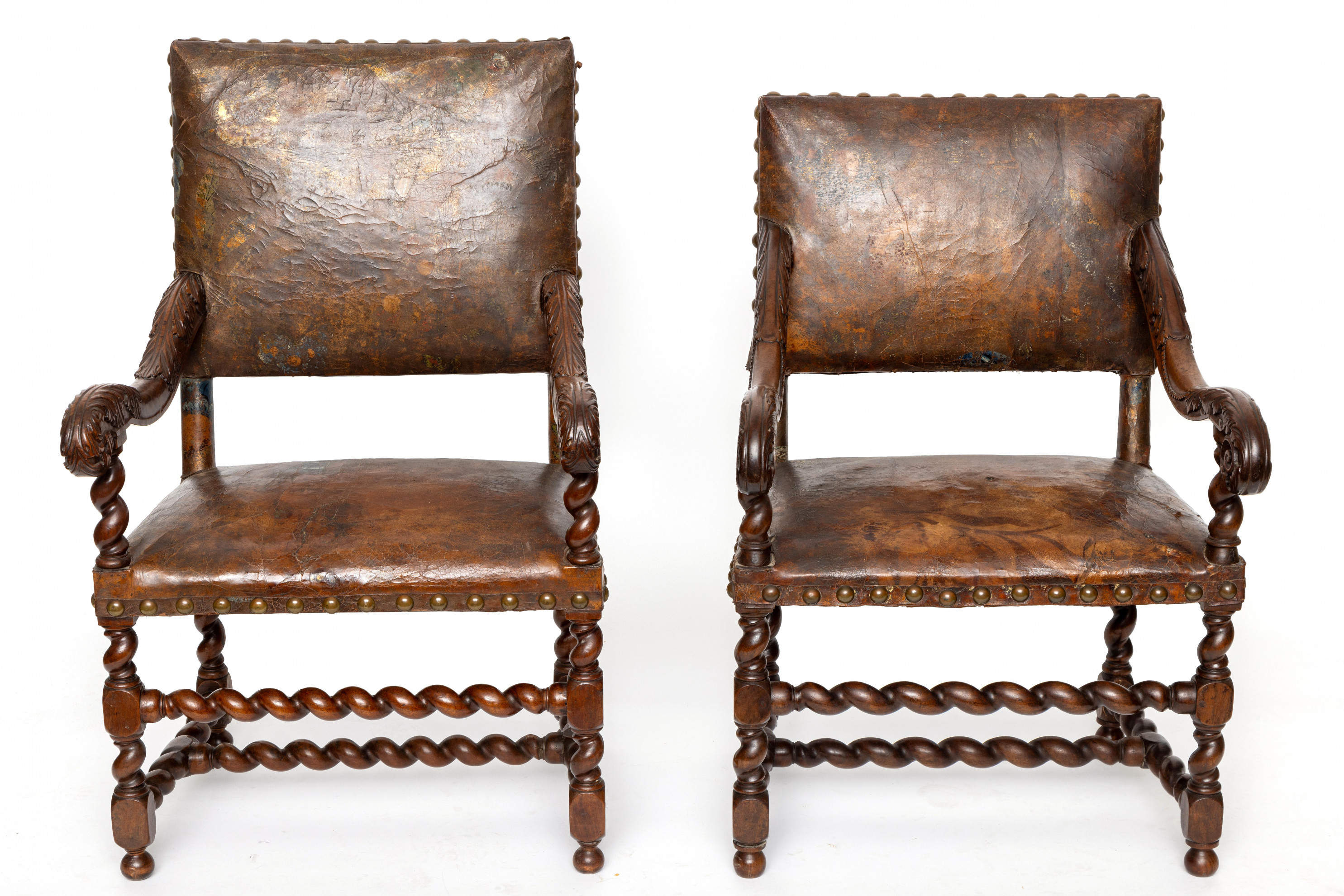 Twee notenhouten fauteuils, vroeg 18e eeuw, - Image 2 of 6