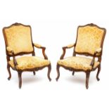 Paar beukenhouten fauteuils in Louis XV-stijl, 19e eeuw,
