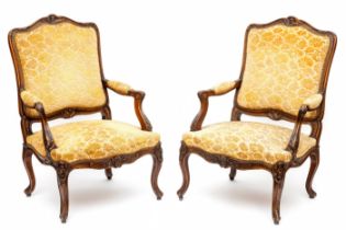 Paar beukenhouten fauteuils in Louis XV-stijl, 19e eeuw,