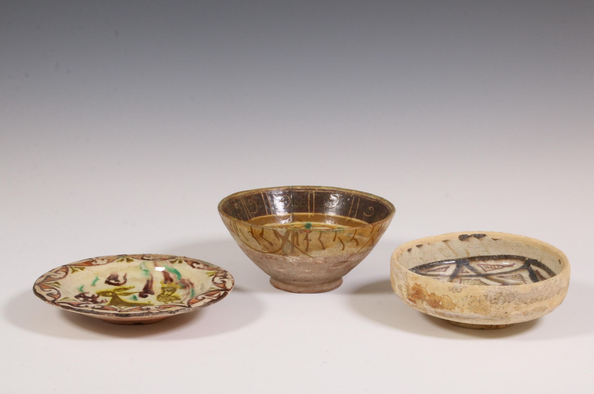 Persia, Nishapur, a bowl with bird in the centre, ca. 10th century; - Bild 3 aus 3